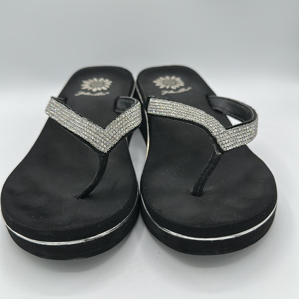 Yellow Box Briah black leather thong sandals with silver bling straps, size 6 - Picture 2 of 9